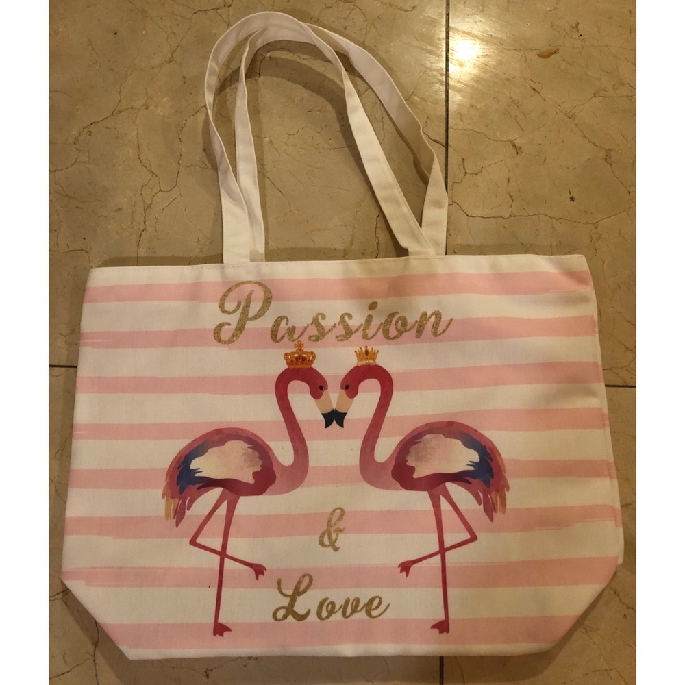 Brand new flamingo bag!  So cute and lightweight!